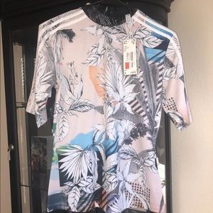 NEW WITH TAGS ADIDAS ABSTRACT MOCK WOMANS MEDIUM